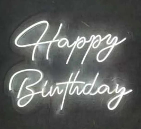 Happy Birthday Neon Tabela Nasıl Kullanılır? Doğum Günü Organizasyonları İçin Dekoratif Işık Rehberi